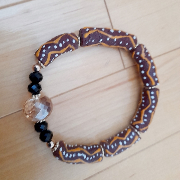 New handmade beaded bracelet made from hand designed beads - Picture 3 of 3